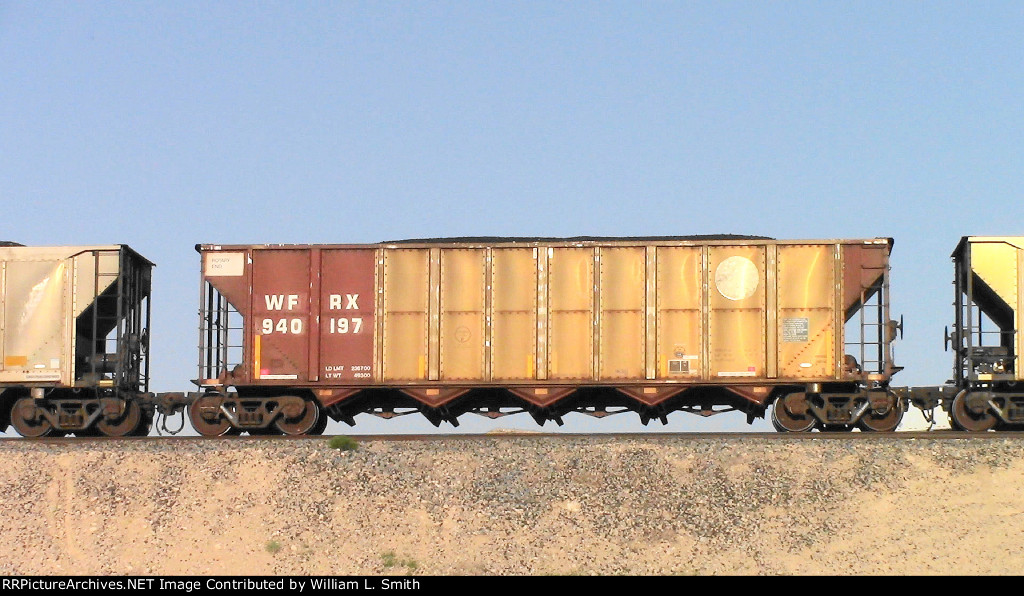 WB Unit Loaded Hooper Frt at Erie NV W-Pshr -102